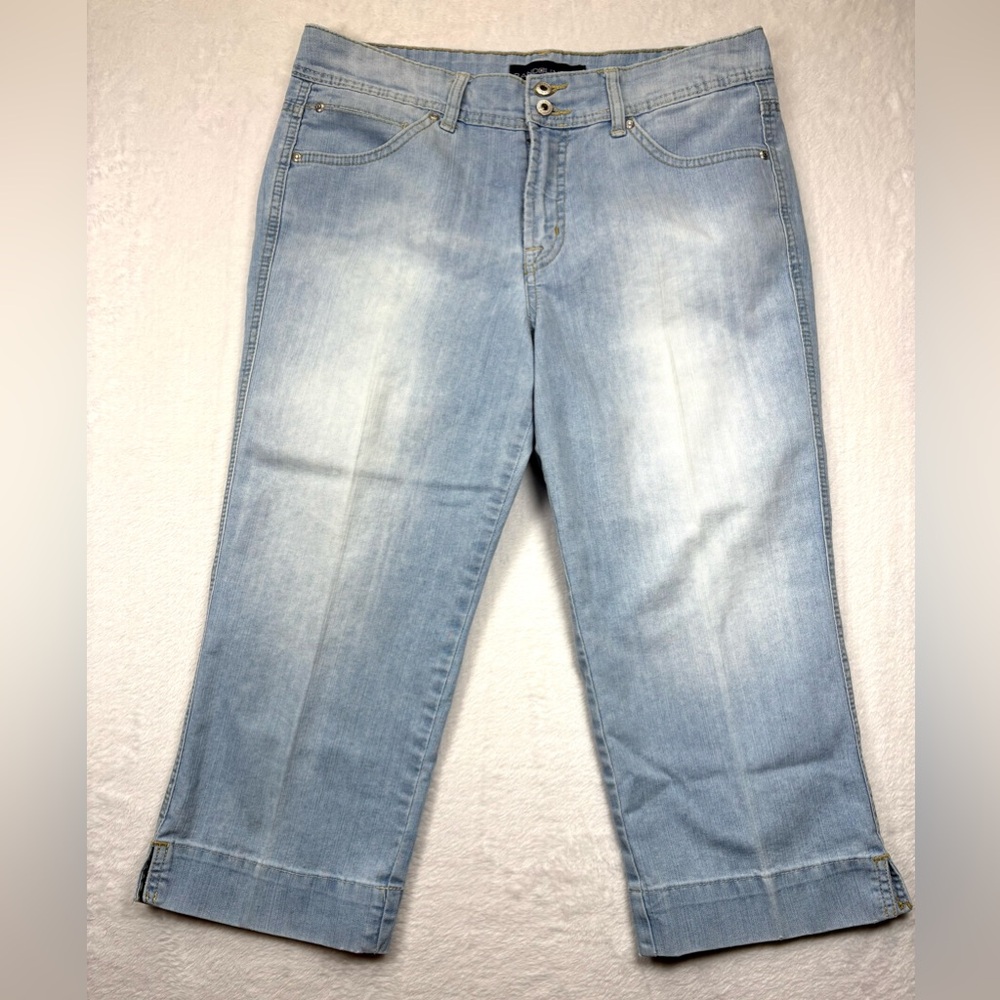 Bandolino Light Wash Ankle Cropped Jeans